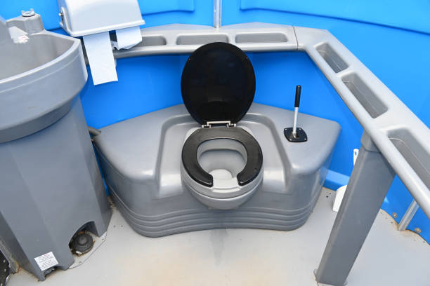 Best Portable restroom trailer rental  in Fellsmere, FL